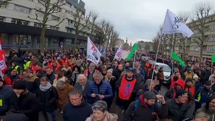 Presque un quart des fonctionnaires d'Etat étaient en grève contre la réforme des retraites, mardi 7 mars. Reportage à Rouen, où la mobilisation a été particulièrement suivie. (France 3)