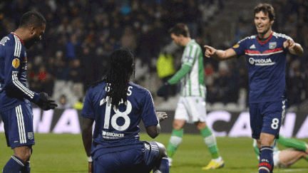 Bafétimbi Gomis et Yoann Gourcuff heureux après le but de la qualification face au Bétis Séville