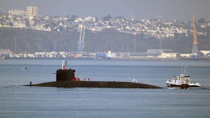 Le sous marin "L'Inflexible" dans la rade de Brest, le 15 mars 2007. (MARCEL MOCHET / AFP)