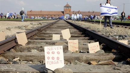 La voie de chemin de fer menant au camp d'extermination d'Auschwitz (nom allemand d'Oswiecim) en Pologne (AFP - BARTEK WRZESNIOWSKI)