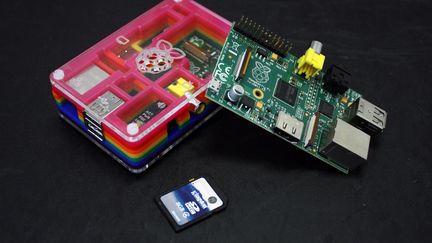 Deux ordinateurs Raspberry Pi, à Londres en 2013. (MONA BOSHNAQ / AFP)