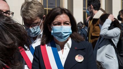 La maire (PS) de Paris, Anne Hidalgo, lors d'une manifestation pour demander justice pour Sarah Halimi, le 25 avril 2021, à Paris.&nbsp; (ANDREA SAVORANI NERI / NURPHOTO / AFP)