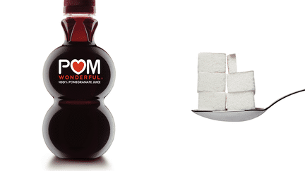 Une bouteille de 19 cl de Pom Wonderful contient 26,6 g de sucre, soit 5,3 morceaux. ( DR )