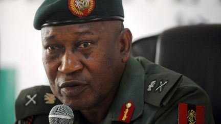 Le porte-parole du minist&egrave;re de la D&eacute;fense nig&eacute;rian, Chris Olukolade, lors d'une conf&eacute;rence de presse &agrave; Abuja, au Nigeria, le 9 mai 2014.&nbsp; (PIUS UTOMI EKPEI / AFP)