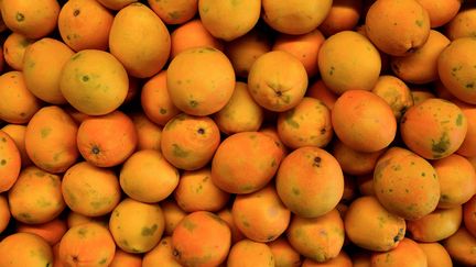 Des oranges au supermaché de Saintes (Charente-Maritime) le 23 octobre 2018.&nbsp; (GEORGES GOBET / AFP)