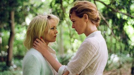 Vanessa Paradis et Kate Moran dans "Un couteau dans le coeur" de Yann Gonzalez
 (Memento Films Distribution)