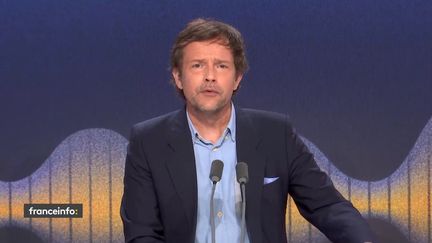 Julien Langlet présente les Informés de franceinfo. (RADIOFRANCE)