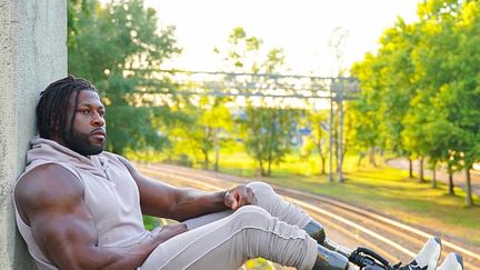 Edgard John-Augustin, alias Bionic Body, a été amputé à l'âge de 4 ans. Aujourd'hui, il est bodybuilder professionnel. 