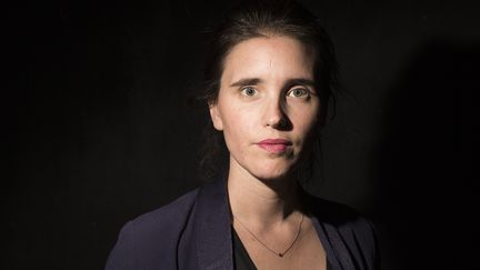 La metteure en scène française Julie Deliquet pose le 28 septembre 2015 au théâtre Gérard Philipe à Saint-Denis. Elle ouvre festival de théâtre d'Avignon 2023 avec "Welfare" (JOEL SAGET / AFP)