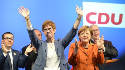 Allemagne : Annegret Kramp-Karrenbauer succède à Angela Merkel à la tête de la CDU