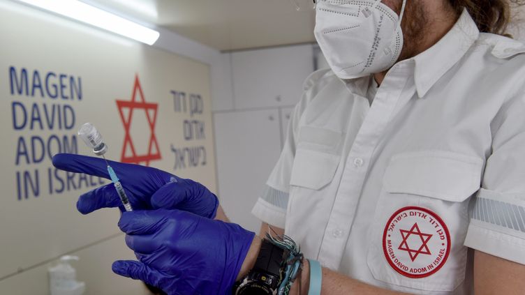 80% of 16-18 year olds received at least one dose of the vaccine in Israel.  (DEBBIE HILL / MAXPPP)