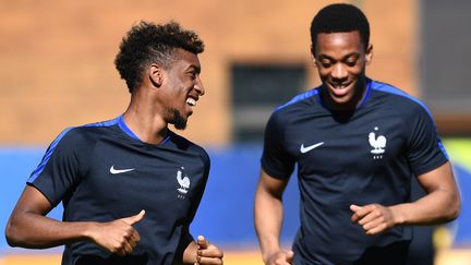 Les footballeurs Kinglsey Coman et Anthony Martial, le 6 juillet 2016 à Marseille (Bouches-du-Rhône). (FRANCK FIFE / AFP)