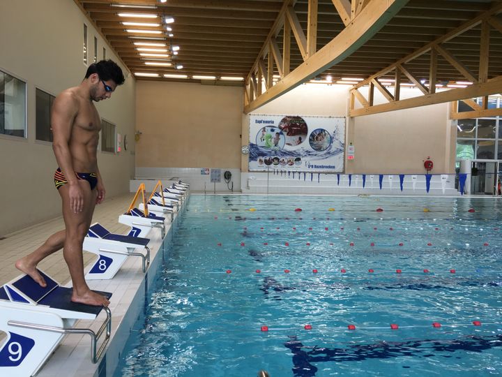 Le nageur syrien Rami Anis, dans la piscine&nbsp;Rozebroeken, à&nbsp;Gand (Belgique), le 3 juillet 2017. (RAPHAEL GODET / FRANCE TELEVISIONS)