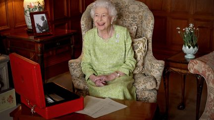 La reine Elizabeth II à Sandringham House, à Norfolk (Angleterre), le 2 février 2022. (CHRIS JACKSON / BUCKINGHAM PALACE / AFP)