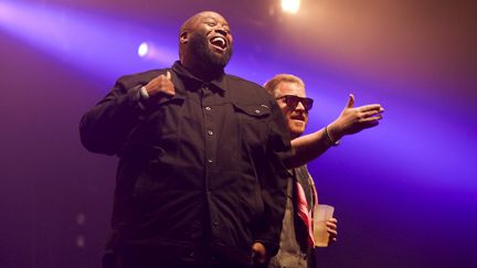 On les a vus exactement au même endroit il y a deux ans, mais on ne s'en lasse pas. Killer Mike et El-P,  alias Run The Jewels, restent les joyaux du rap américain. De retour avec un troisième album toujours aussi pertinent et réussi, "Run The Jewels 3" sorti à Noël 2016, ils ont offert un de ces concerts explosifs, drôles et engagés, dont ils ont le secret. 
 (Gilles Scarella / FTV)