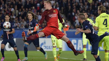 Marc-André Ter Stegen (FC Barcelone) encaisse un but sur une tête de Marco Verratti (PSG) (MIGUEL MEDINA / AFP)