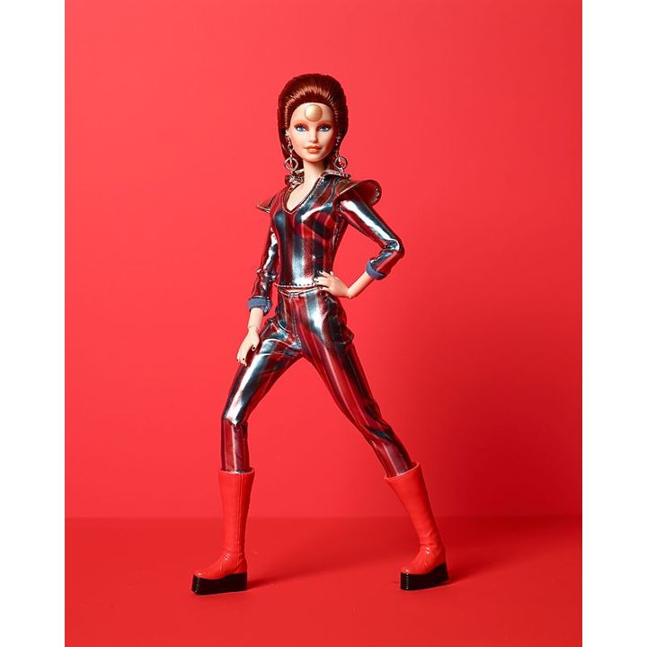 Mattel lance une Barbie en hommage a David Bowie aux couleurs de Ziggy Stardust