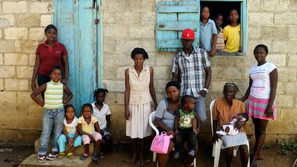 Un décret de la Cour constitutionnelle dominicaine privant de nationalité les descendants d’Haïtiens, a plongé des milliers de familles dans l’angoisse. Ce texte de loi, jugé xénophobe  et raciste par ses opposants, n’en finit pas de créer la polémique. VOIR LE DIAPORAMA
  (REUTERS / Ricardo Rojas)