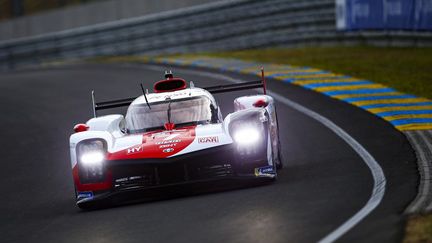 La Toyota GR010 Hybrid (ici le 18 août 2021), qui évolue en catégorie Hypercar, est favorite des 24 Heures du Mans. (JOAO FILIPE / JOAO FILIPE / DPPI via AFP)