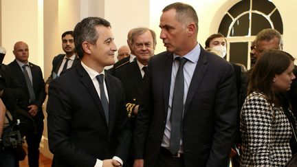 Le ministre de l'Intérieur Gérald Darmanin rencontre le président autonomiste du conseil exécutif de Corse Gilles Simeoni à Ajaccio le 16 mars 2022. (PASCAL POCHARD-CASABIANCA / AFP)