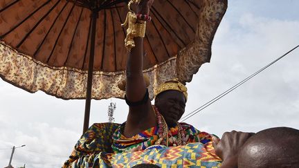 dont est issu Nanan Awoula Tanoé Désiré, roi des N’zima et Président de la Chambre nationale des rois et chefs traditionnels de Côte d'ivoire (CNRCT). Créée en 2014 et forte de ses 8.000 têtes couronnées, la CNRCT est dotée de deux organes: l'Assemblée des rois et le directoire de la chambre. (Sia Kambou / AFP)