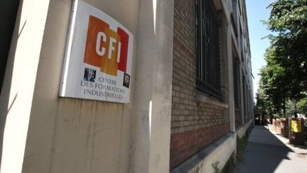 Le Centre des formations industrielles (Paris 20e) devant lequel un élève a été poignardé lors d'une altercation (AFP PHOTO THOMAS SAMSON)