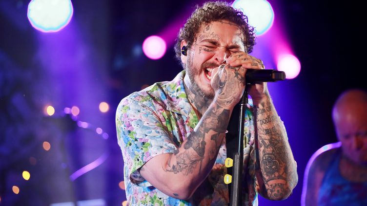 Video Regardez Post Malone Donner Un Concert Incendiaire 100 Nirvana En Temps De Confinement