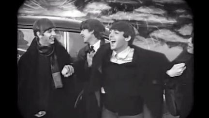 Les Beatles dans le clip de "Words of Love" 2013
 (Saisie écran)