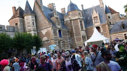 Au château médiéval d'Ainay-le-Vieil, plus de 4000 "teufeurs" ont fait la fête pendant 3 jours au rythme de la house, de la trance ou de la techno. 
 (Mehdi Taamallah / NurPhotoa)