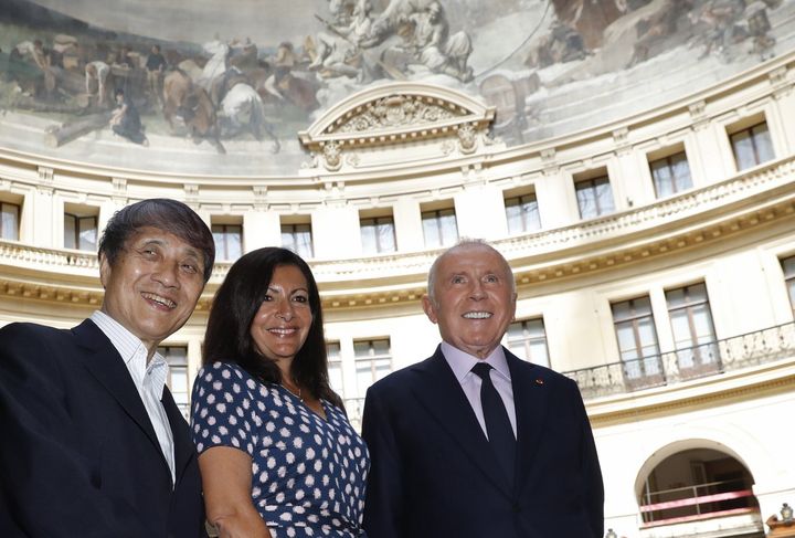 Tadao Ando, Anne Hidalgo, François Pinault.
 (PATRICK KOVARIK / AFP)