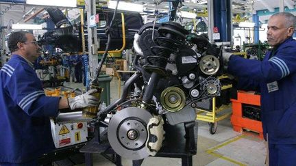 La ligne de montage de l'usine Somaca/Renault de Casablanca. (ABDELHAK SENNA / AFP)