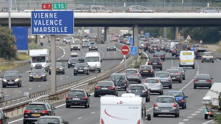 Un embouteillage entre Vienne et Valence, le 28 juillet 2012. (PHILIPPE DESMAZES / AFP)