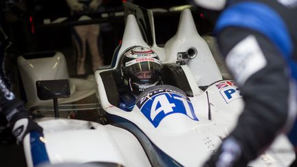 Gaëtan Paletou dans le baquet de la Gibson-Nissan du Greaves Motorsport pendant la journée test des 24 Heures du Mans 2015