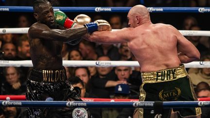 Deontay Wilder face à Tyson Fury lors de leur 1er combat en Décembre 2018.  (PHILIP PACHECO / ANADOLU AGENCY)