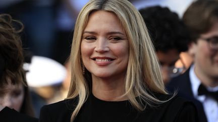 Elle ne quitte plus le tapis rouge, Virginie Efira, à l'affiche de deux films présentés sur la Croisette cette année. "L'Amour et les Forêts", de Valérie Donzelli, et "Rien à perdre", premier film de Delphine Deloget présenté vendredi dans la section Un certain regard. (VALERY HACHE / AFP)