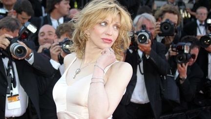 Courtney Love sur les marches du Palais des festivals
 (VALERY HACHE/AFP)