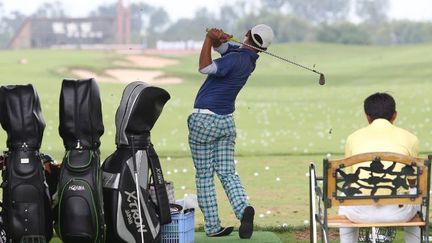 Pratique du golf en Chine, dans le Yunnan, en 2016. (Yang zheng / Imaginechina)