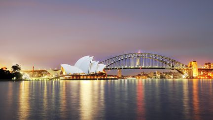 L'Australie. Le pont de Sydney et le célèbre Opéra avec son design en forme de voiles.&nbsp;&nbsp; (GETTY IMAGES)