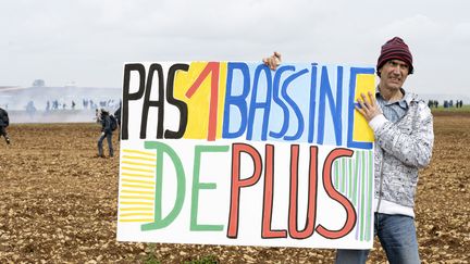 Un militant écologiste lors de la manifestation de Sainte-Soline le 25 mars 2023 (JEAN-FRANCOIS FORT / HANS LUCAS)