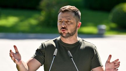 Le président ukrainien, Volodymyr Zelensky, lors d'une conférence de presse commune avec son homologue lituanien, le 28 juillet 2022 à Kiev (Ukraine). (SERGEI SUPINSKY / AFP)