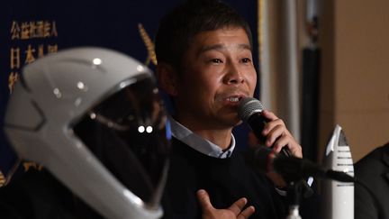 Yusaku&nbsp;Maezawa, le premier voyageur autour de la Lune en 2023, lors d'une conférence de presse à Tokyo, le 9 octobre 2018. (TOSHIFUMI KITAMURA / AFP)