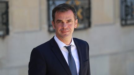 Le ministre de la Santé, Olivier Véran, le 24 juin 2020 à l'Elysée. (LUDOVIC MARIN / AFP)