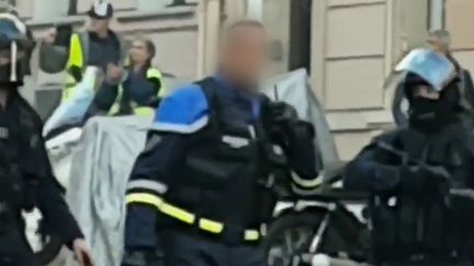 Le commissaire de police mis en cause dans des violences à Toulon (Var), samedi 5 janvier 2018. (CAPTURE D'ECRAN)