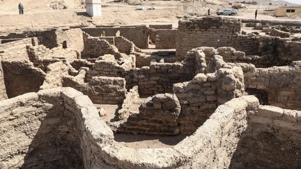 Les ruines d'une cité vieille de 3 000 ans découvertes en Egypte, près de Louxor (10 avril 2021)&nbsp; (STRINGER / ANADOLU AGENCY VIA AFP)