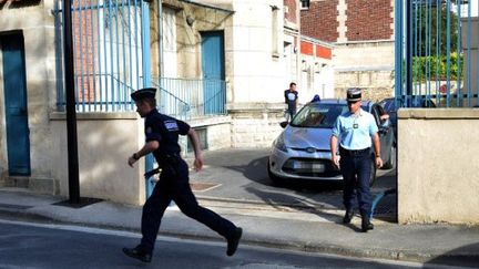 La gendarmerie de Compiègne où le suspect s'est rendu, le 24 mai 2011 (AFP/Richard DUGOVIC)