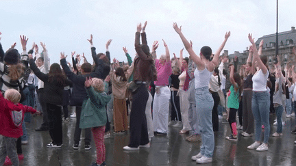 Bordeaux : chorégraphie avec le public sur le Miroir d’eau (FRANCE 3)