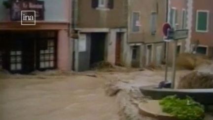 Des images de l'Ouvèze lors de sa crue catastrophique, en 1992 (capture écran INA) (France 2)