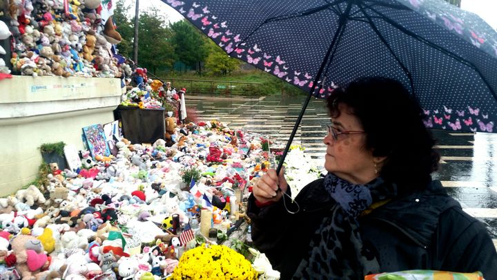 Cette habitante de Seine-et-Marne ne fait pas partie des 2 000 personnes invitées à l'hommage national prévu samedi à Nice, mais elle tient à être présente (BENJAMIN ILLY / RADIO FRANCE)