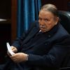 Le président algérien Abdelaziz Bouteflika dans un bureau de vote, à Alger, la capitale du pays, le 23 novembre 2017. (BILLAL BENSALEM / NURPHOTO / AFP)