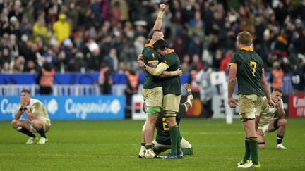 Le bonheur des Sud-Africains, vainqueur des Anglais en demi-finale de la Coupe du monde, au Stade de France, le 21 octobre 2023. (PAVEL GOLOVKIN / AP)